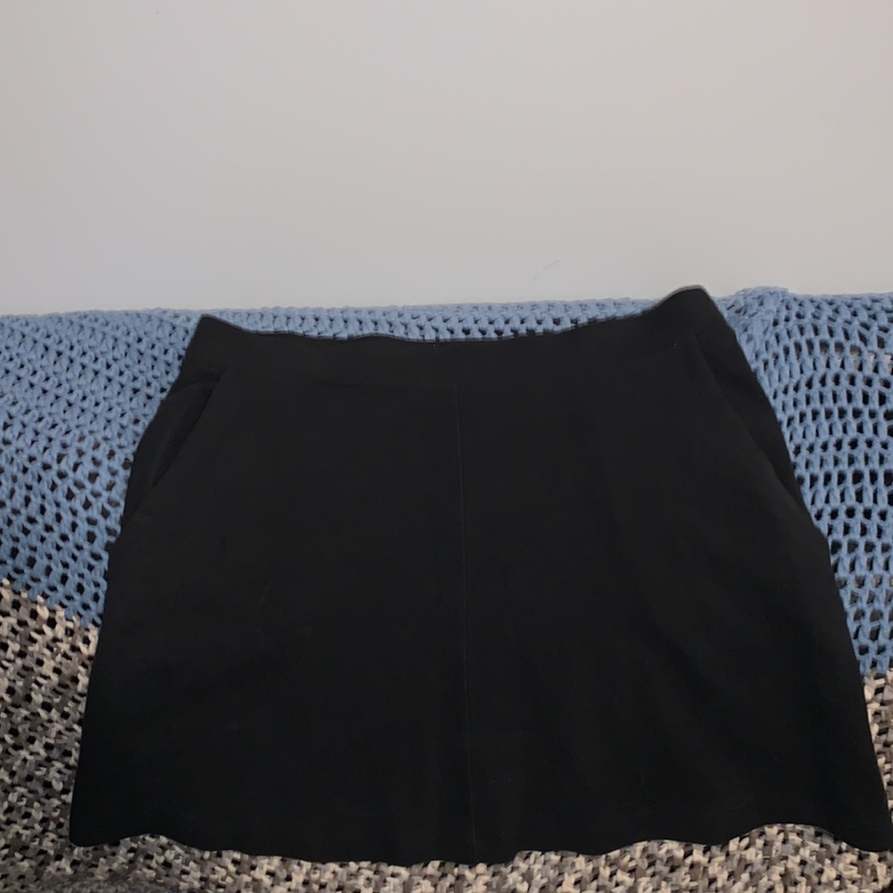 L black mini skirt